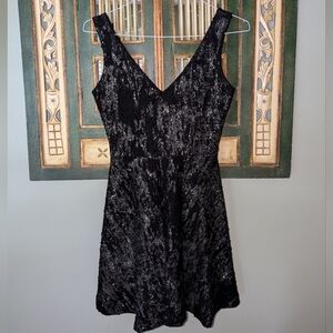 NWT Alberto Makali textured v-neck cocktail dress - size 6